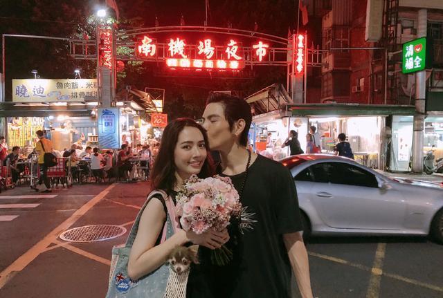 向佐与郭碧婷和女儿已团聚，透露cora活泼好动想带其攀登沙漠