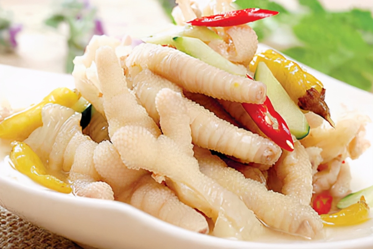 Dish of the eve of the lunar New Year -- the cate of small hot, acerbity bright -- lemon does not have bone phoenix claw