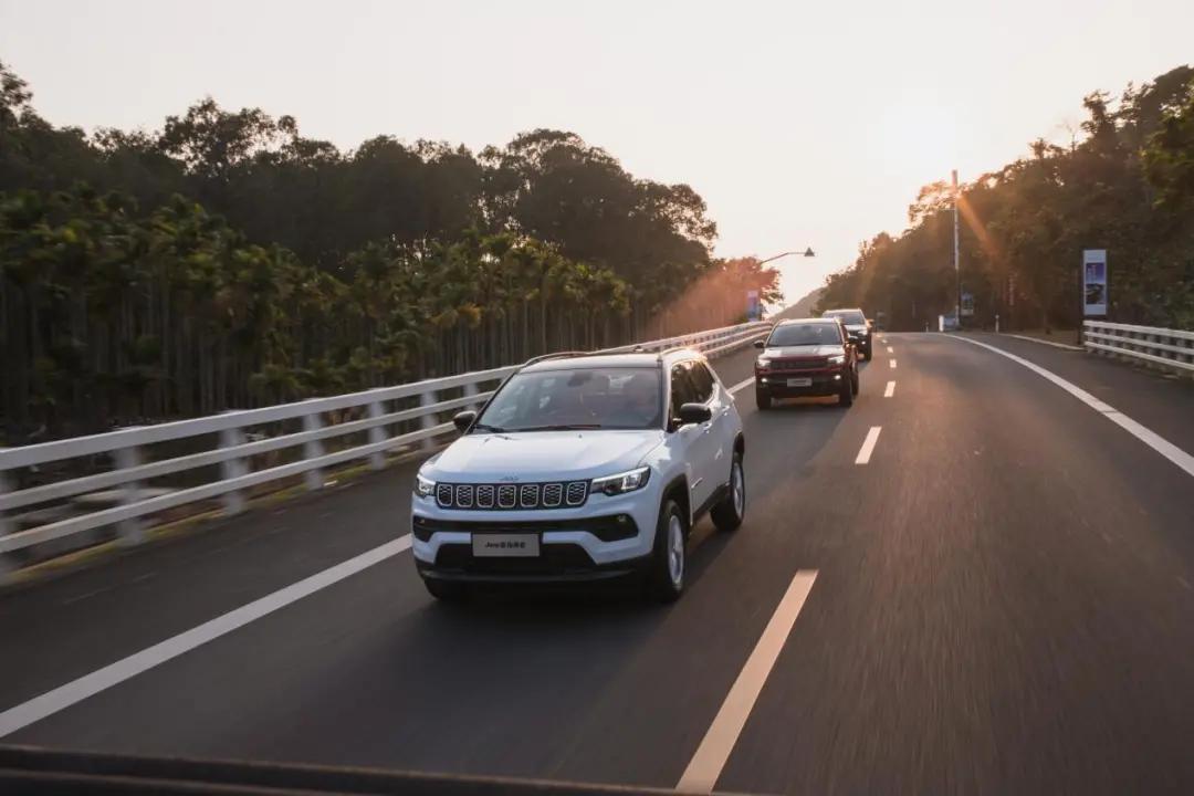 十多万就能买到四驱版？越野世家Jeep的新车你不来了解一下？