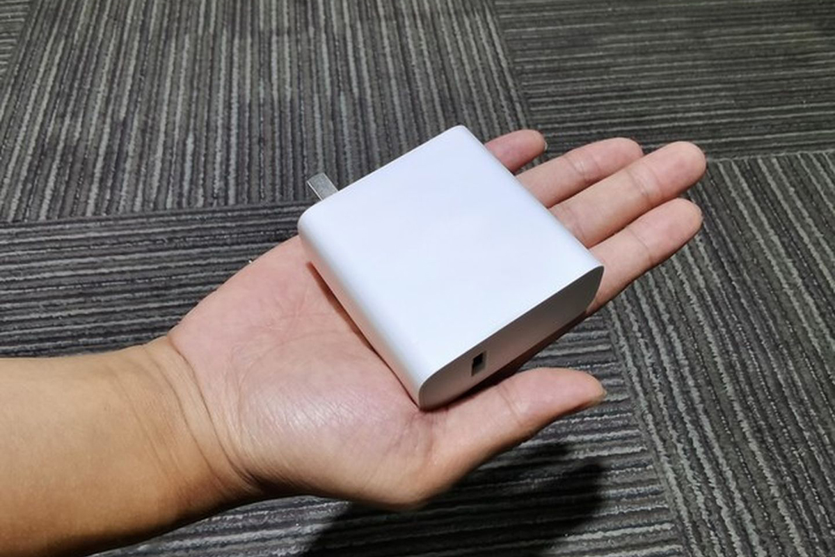 揭秘！超级快充到底伤不伤电池？为什么现在手机越用续航越烂