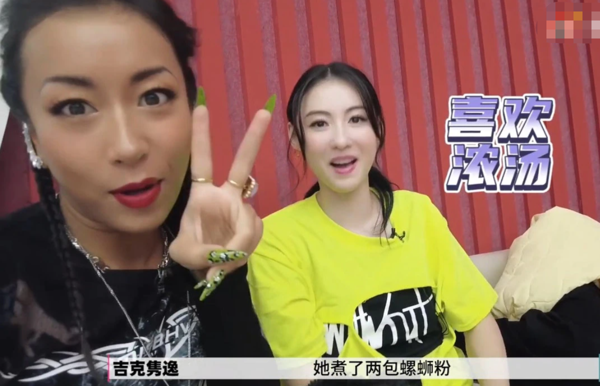 Wang Fei thanks thunderbolt sharp edge long-unseen with casing, emersion " the century pulls a hand " good sweetness, li Yapeng however conditions is dismal