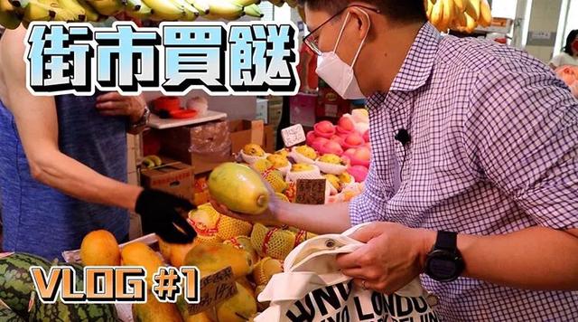 霍启刚抱6岁儿子看画展，父子互动超有爱，一个细节太接地气