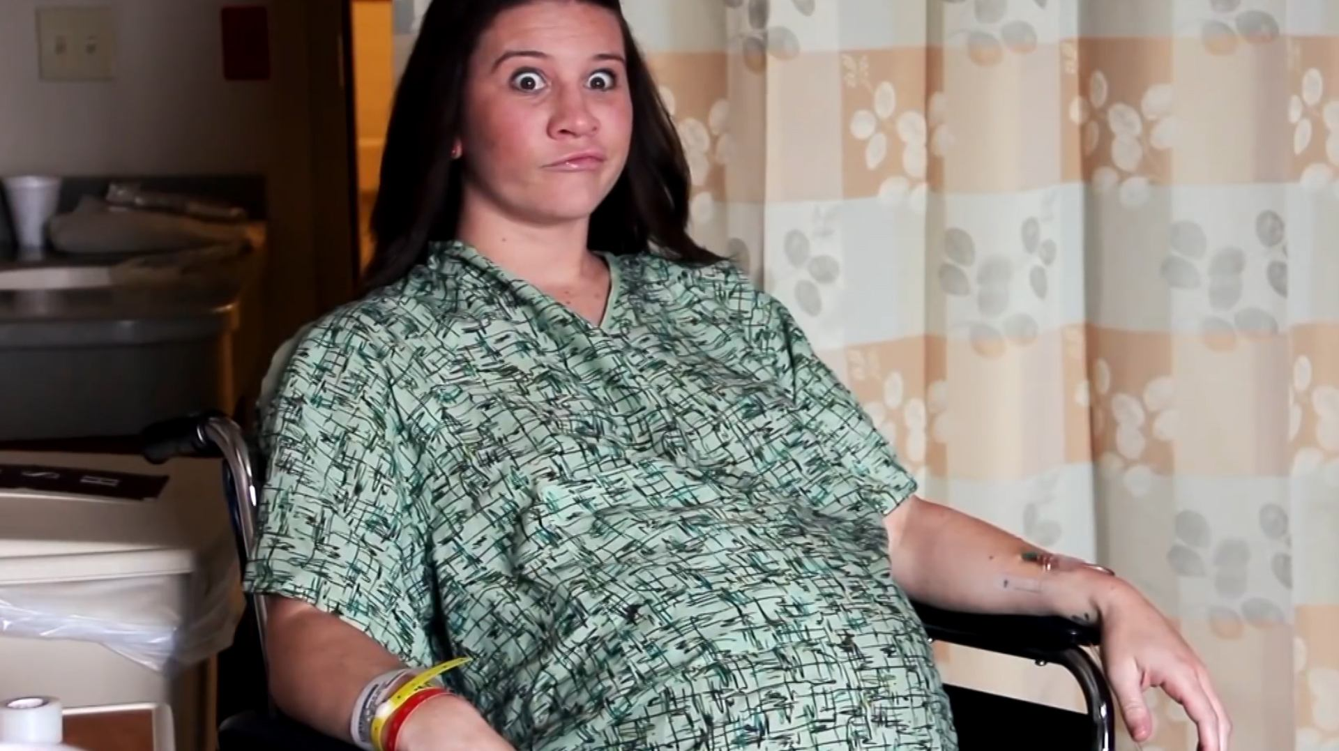 捷克女子本以为怀了双胞胎，检查之后，数量打