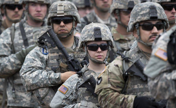 美军的另一面：训练无性别，轻则无法晋升，重则被勒令退役