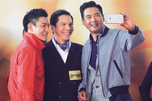 他是《赌神》中的龙五，曾娶李小龙女友，与妻