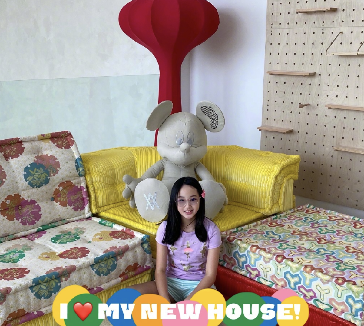 吴尊告别泳池别墅再换豪宅，放鞭炮庆祝乔迁之喜，仪式感满满