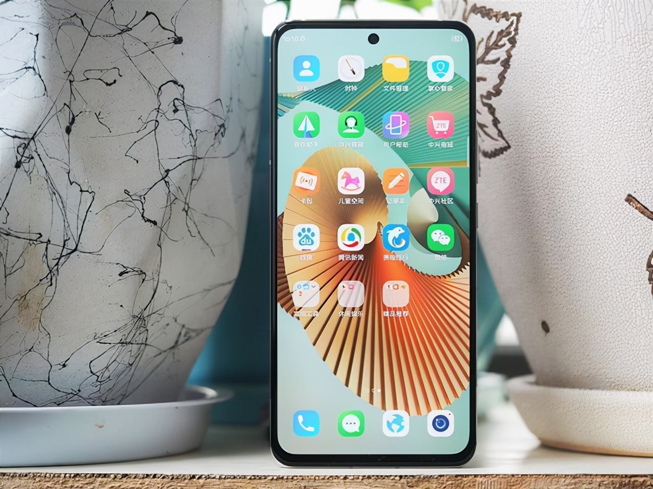 从3598元跌至2998元，256GB+6400万四摄，从高端市场跌至中端市场
