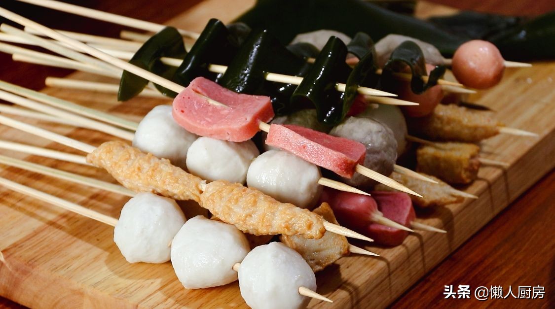 萝卜不直接吃，切成块下锅熬汤，配上火锅丸子，在家做懒人关东煮