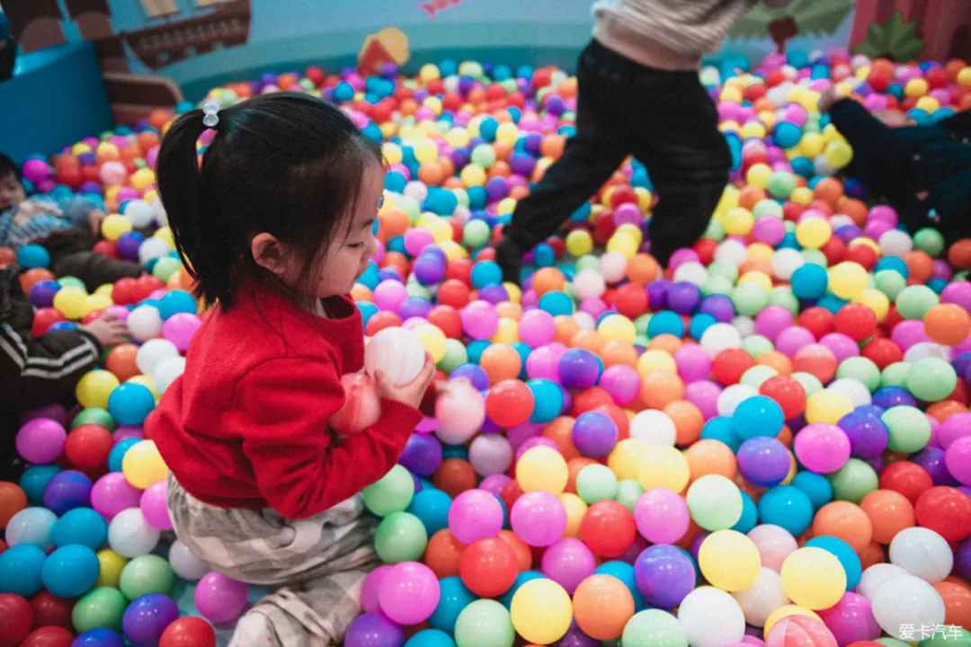 亲子黄金周 嗨fun彩虹城 | 恒大悦府吹响彩虹集结号,燃爆七彩世界