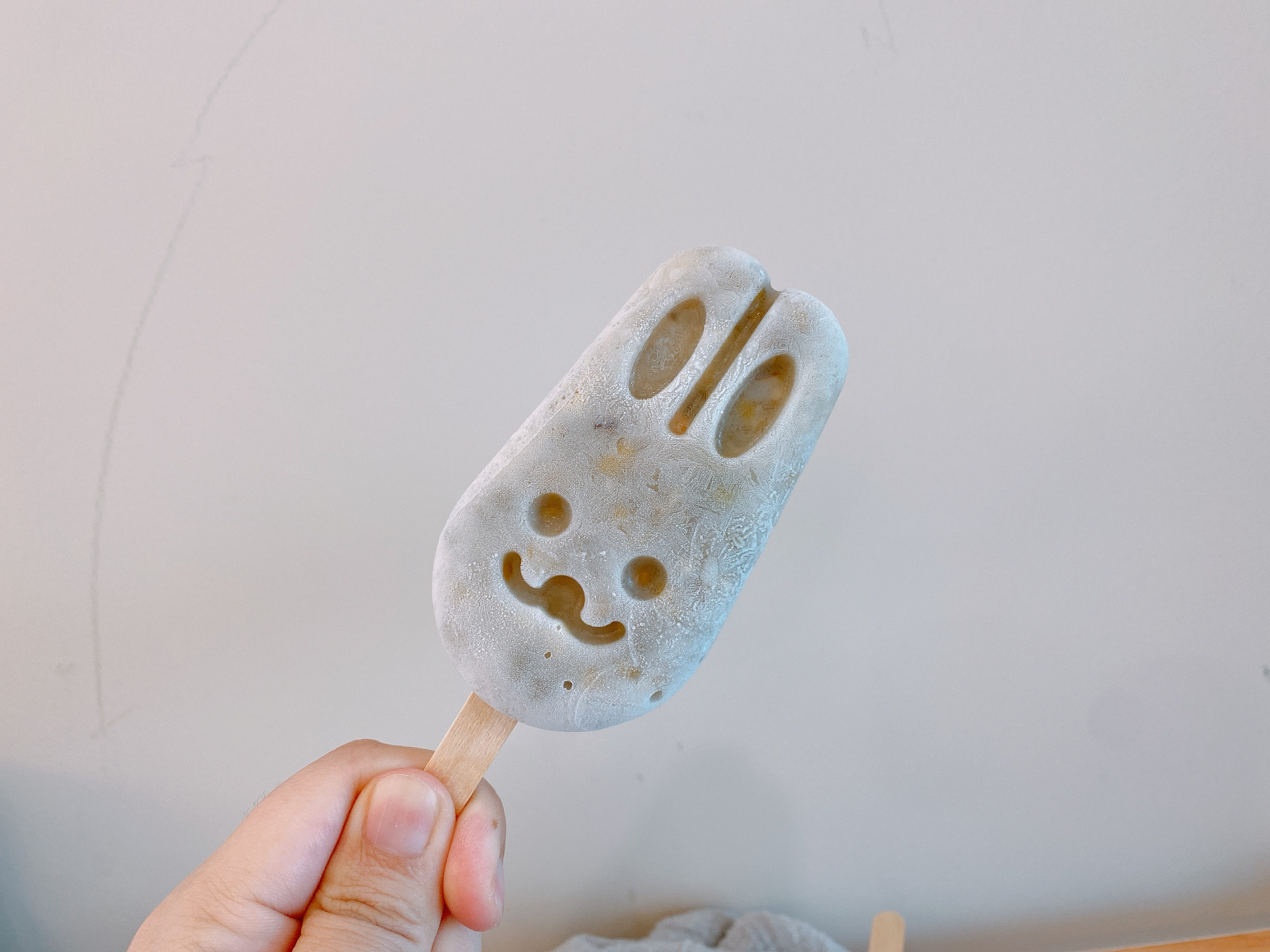 冰凉解暑的绿豆雪糕，自己在家做，香甜细腻无冰碴，小时候的味道