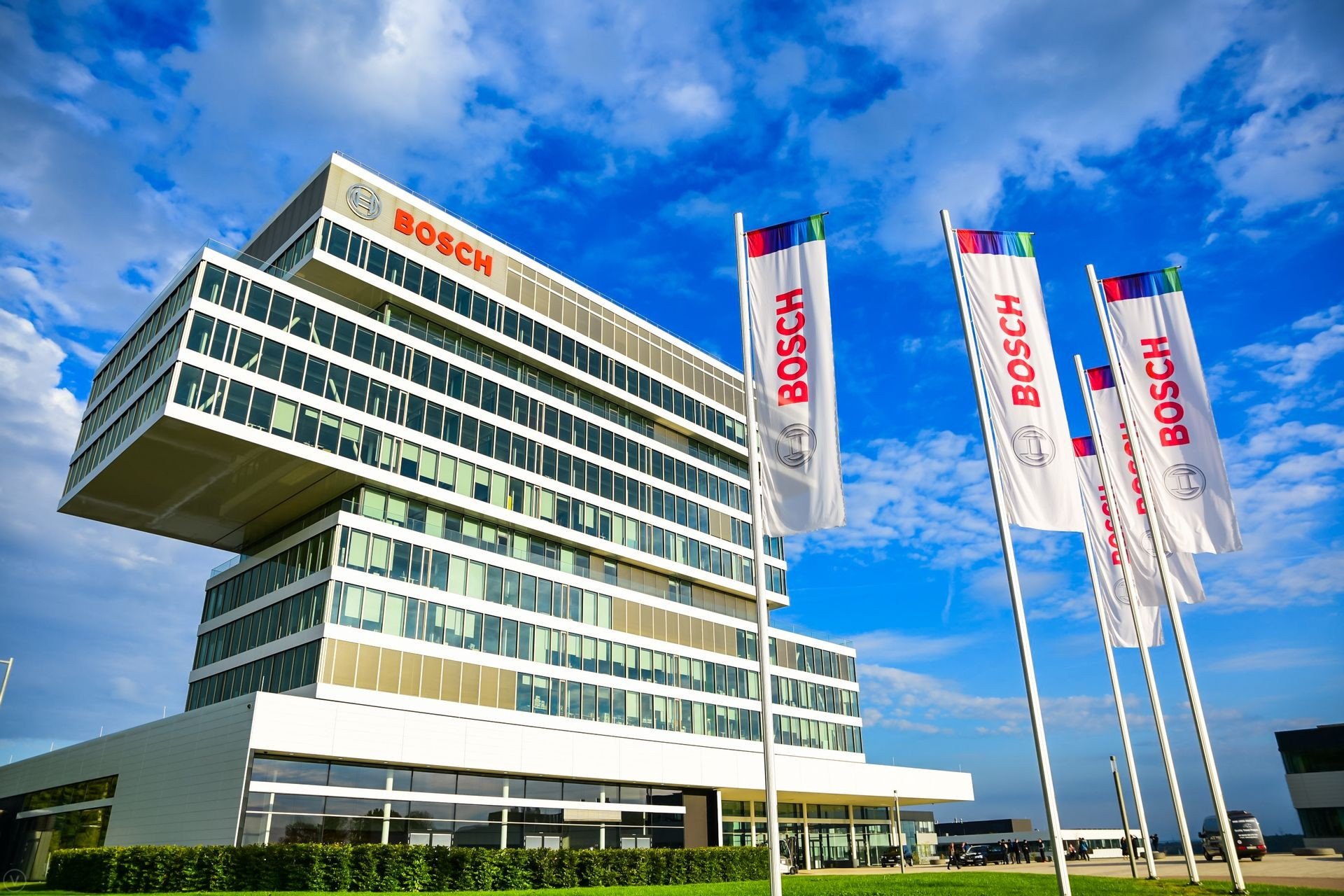 曹德旺和博世“泼冷水”，新能源汽车竞争格局将变