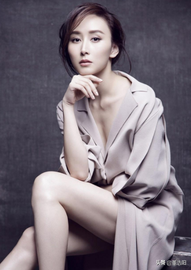 她因长太美被国外首富看中娶回家，为让她安心