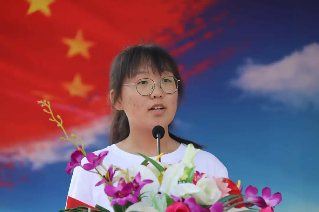 泰安英雄山中学初中部双语学校举办毕业典礼