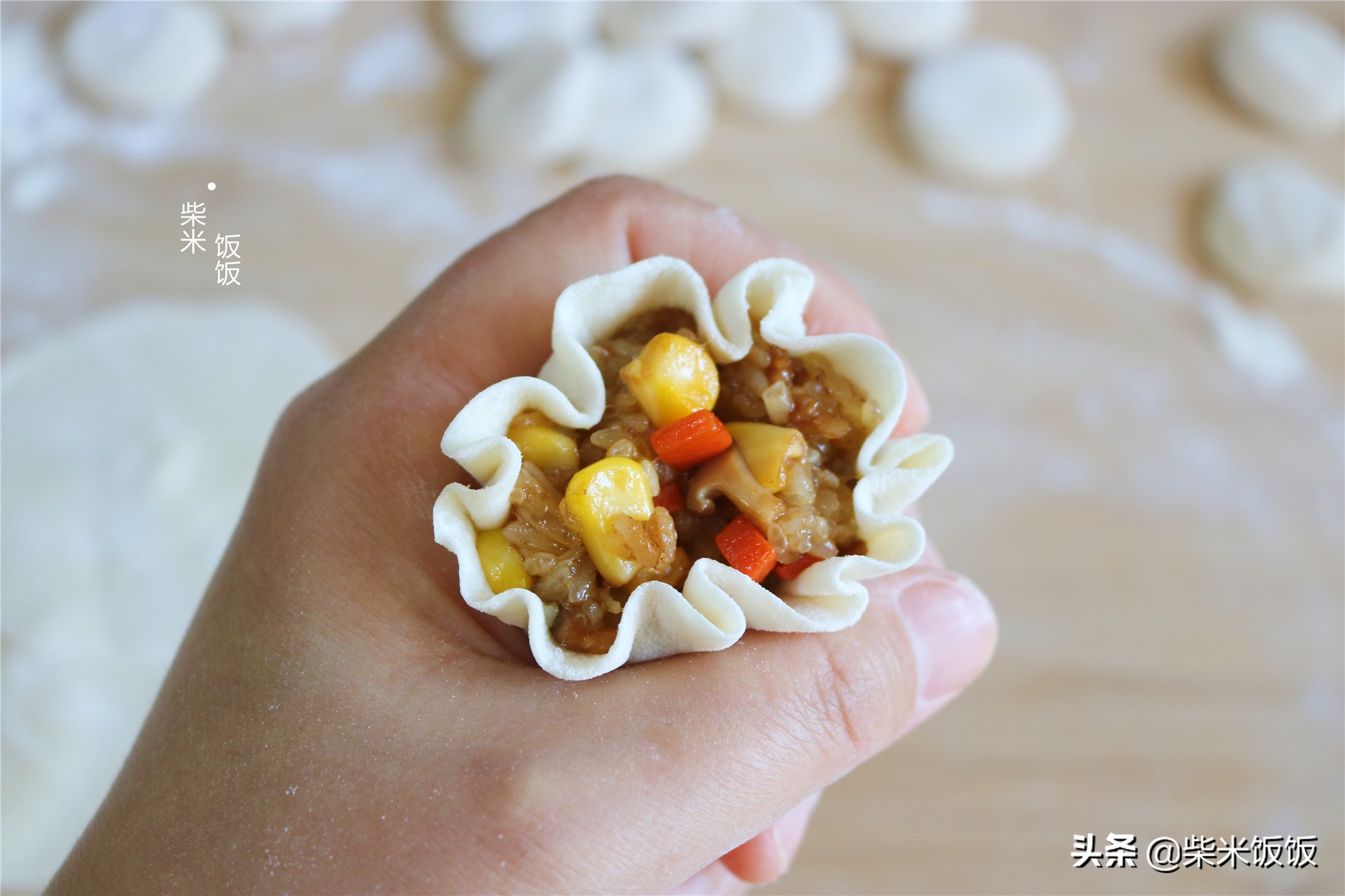 孩子點名要吃的燒麥，做法比餃子簡單，一鍋蒸33個，涼了也好吃