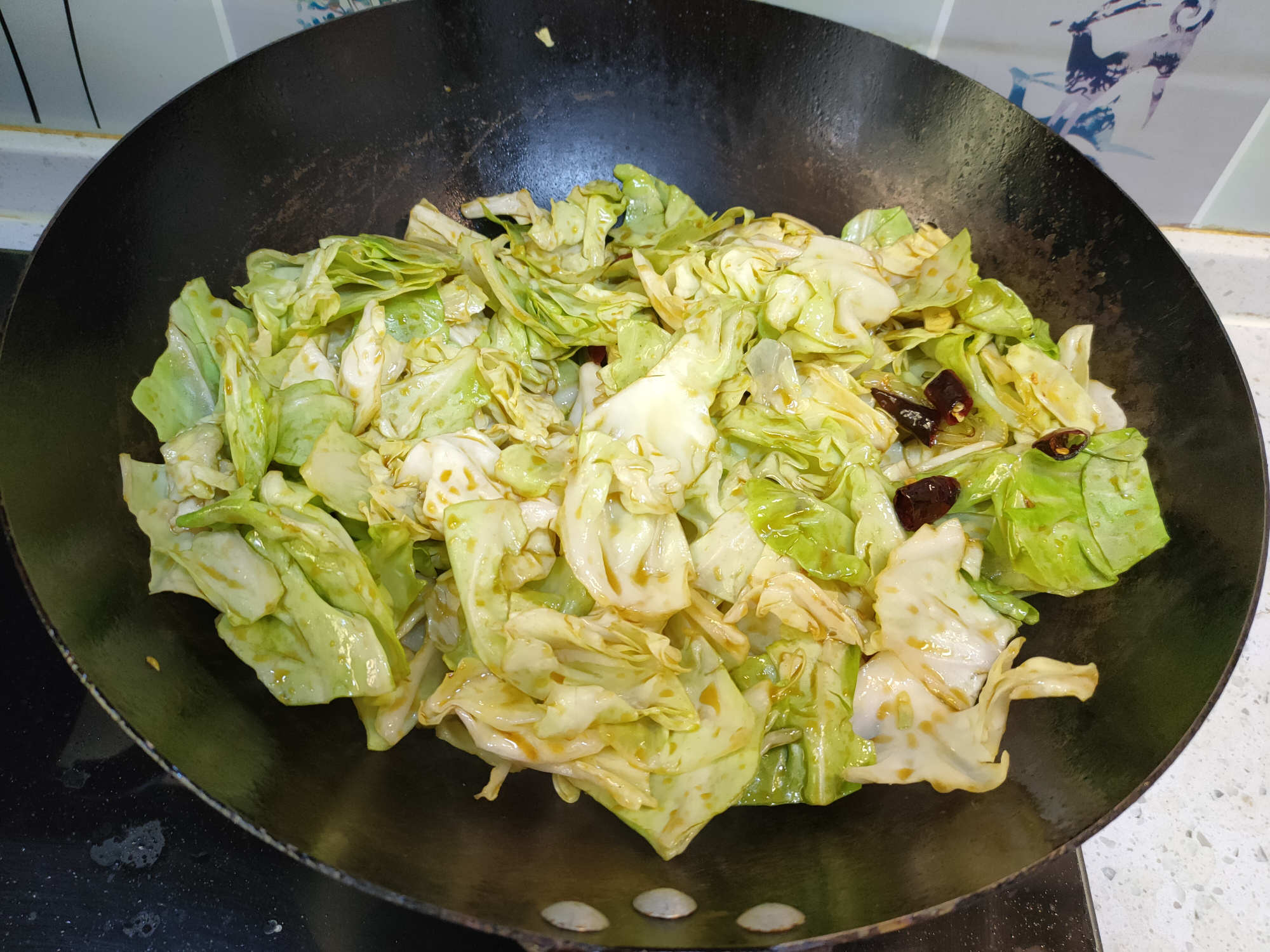做手撕包菜，切记别直接下锅炒，多加一个步骤，脆爽入味不出水