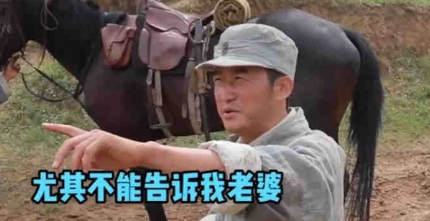 吴京拍戏头朝地坠马，面部充血发红，要求剧组不要让老婆谢楠知道