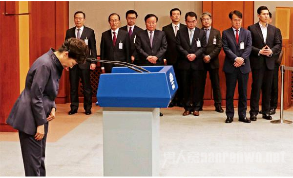 韩国第一位女总统，从闺蜜门到萨德，朴槿惠是傀儡还是爱国？