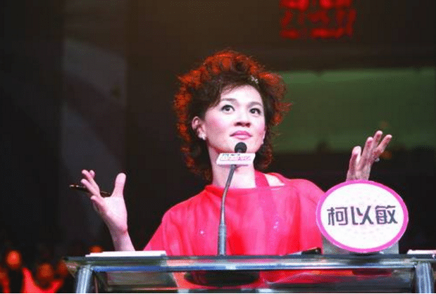 自认为自己很红，节目做导师时疯狂耍大牌，被封杀后又哭着求原谅