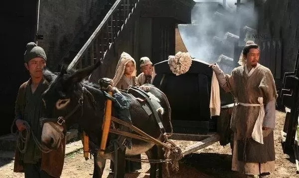 崇祯下令掘毁李自成祖坟，当打开棺椁时，一守墓之物让人心生恐惧