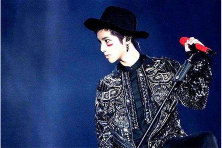 Did a dress wear Hua Chenyu 7 years? But the cap is changed every day however, the concert is not let off