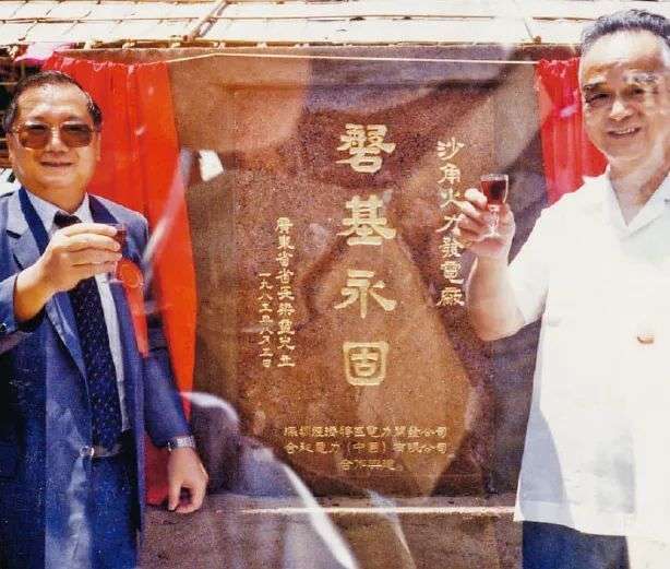 捐670亿给祖国，却遭李嘉诚“威胁”，他捅了什