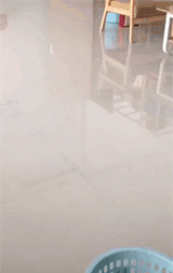 搞笑gif神评：一个人无聊起来什么都做得出来