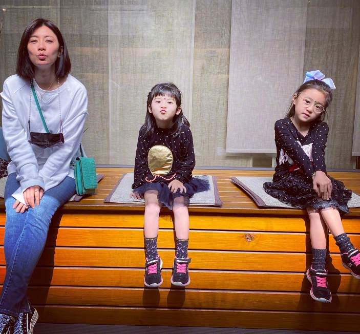 咘咘美照被傳，3歲妹妹波妞意外成焦點，這生圖顏值美翻了呀