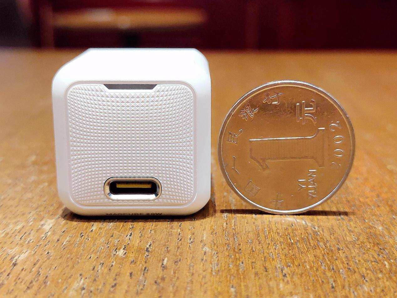 Aohi magcube 20W充电器：品质依旧如一，专为iPhone 12而打造