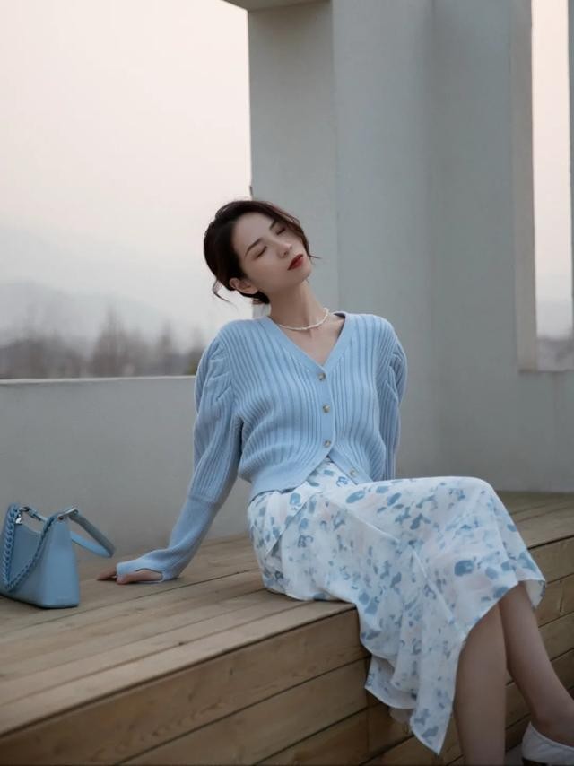 维杰色纺：秋天的温柔，就交给“针织衫”吧！照着穿着温暖舒适又百
