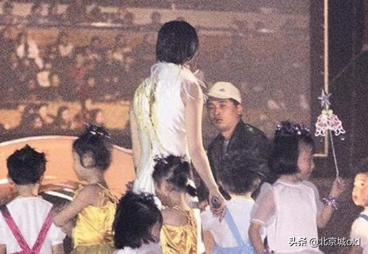 赵薇背后隐藏的阴暗，亲日辱华，操纵股市，被全网封杀，大快人心