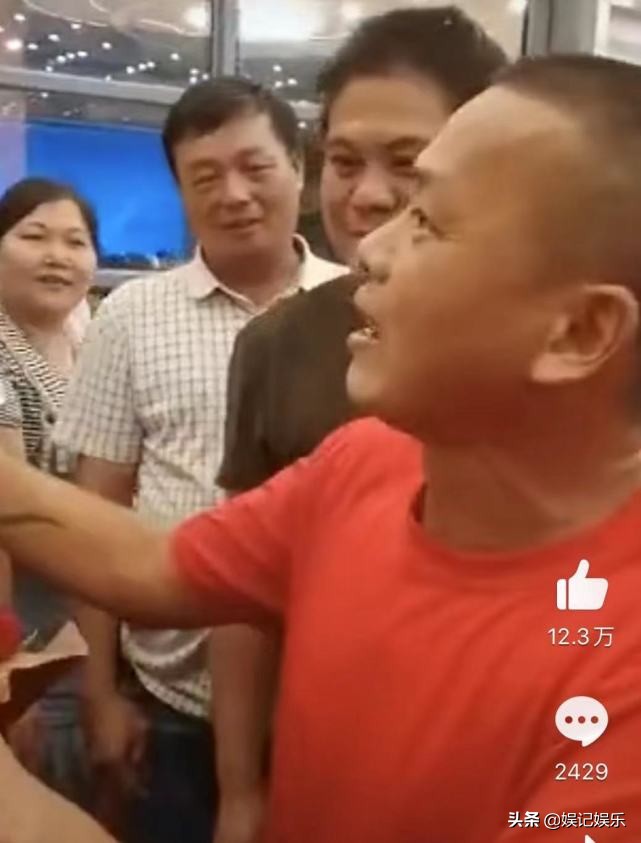 全红婵爸爸拒收20万慰问金，称不想消费女儿的热度，现场照曝光