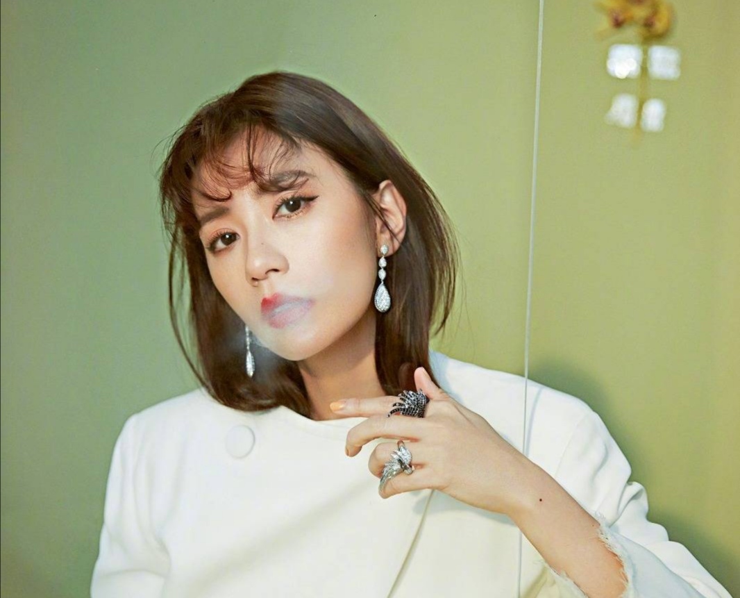 46岁贾静雯美丽依旧，放下爱恨与计较，如今的她活得令所有人羡慕