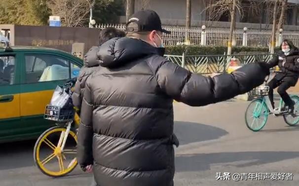 CCTV spring is late first big couplet platoon, yue Yunpeng of heart cloud company shows a body, two large dominant positions let him surmount Guo Degang