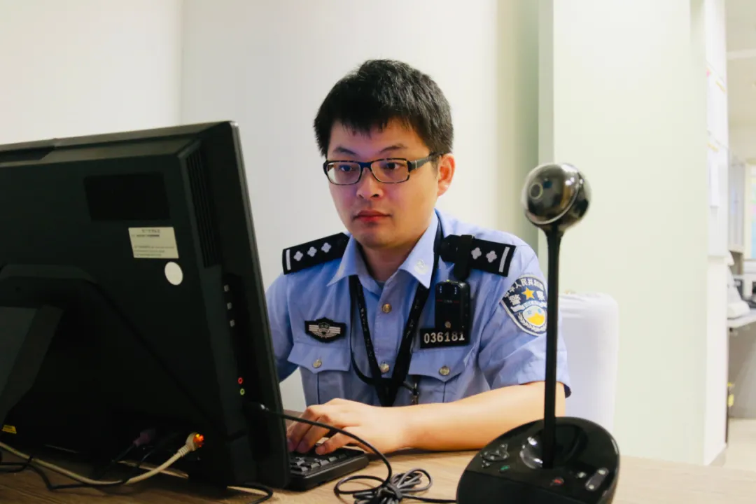 重庆|腼腆、呆萌的“理工男”是如何守护国门的