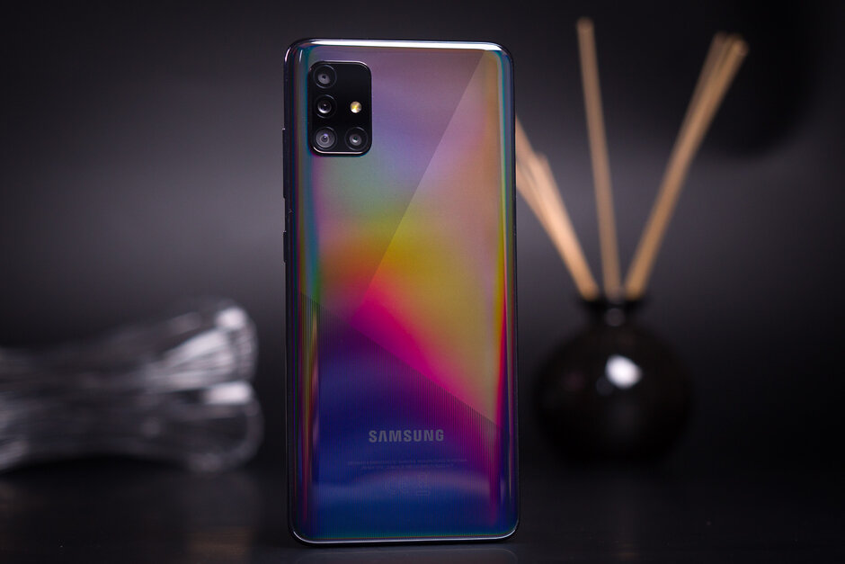 三星Galaxy A51评测：靓丽外观，平庸表现