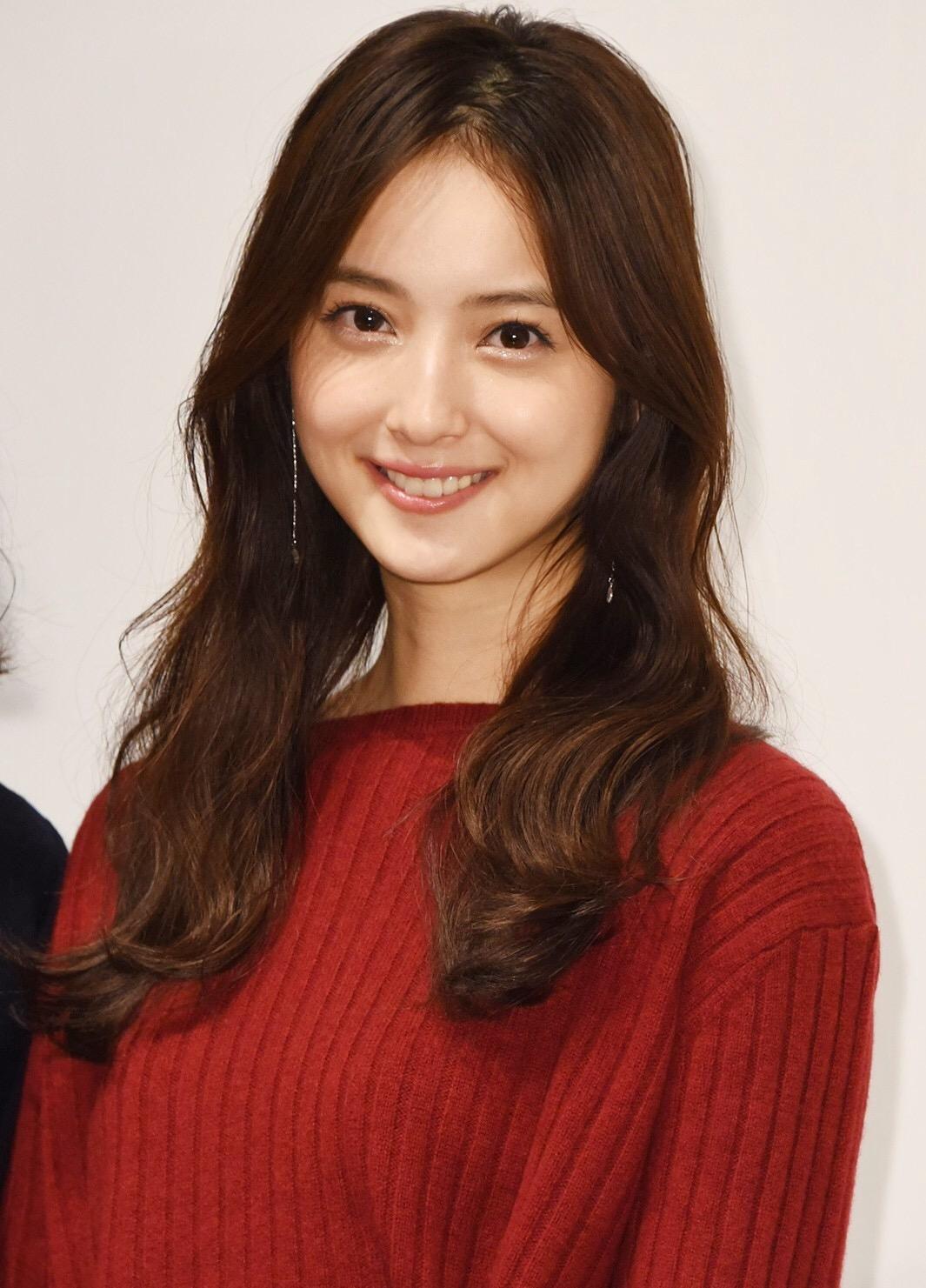 老公大15岁，被称为“日本郭德纲”，佐佐木希疑