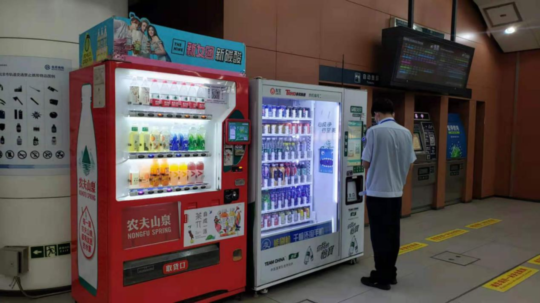 地铁站里吃早餐，北京等了快20年