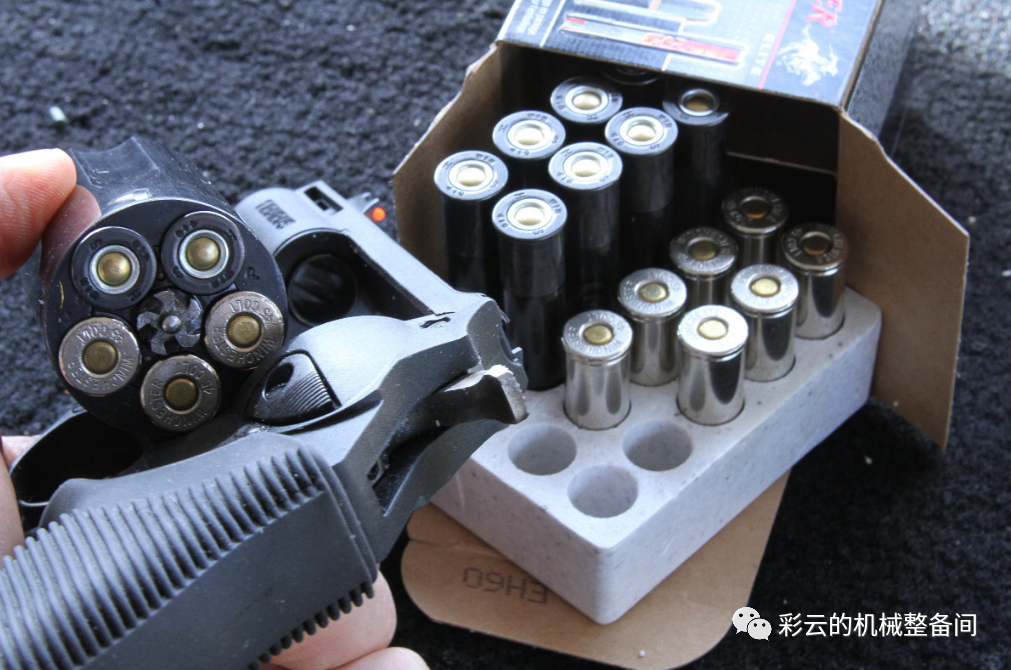 兼容手枪弹和霰弹的“判官”转轮手枪为何在美
