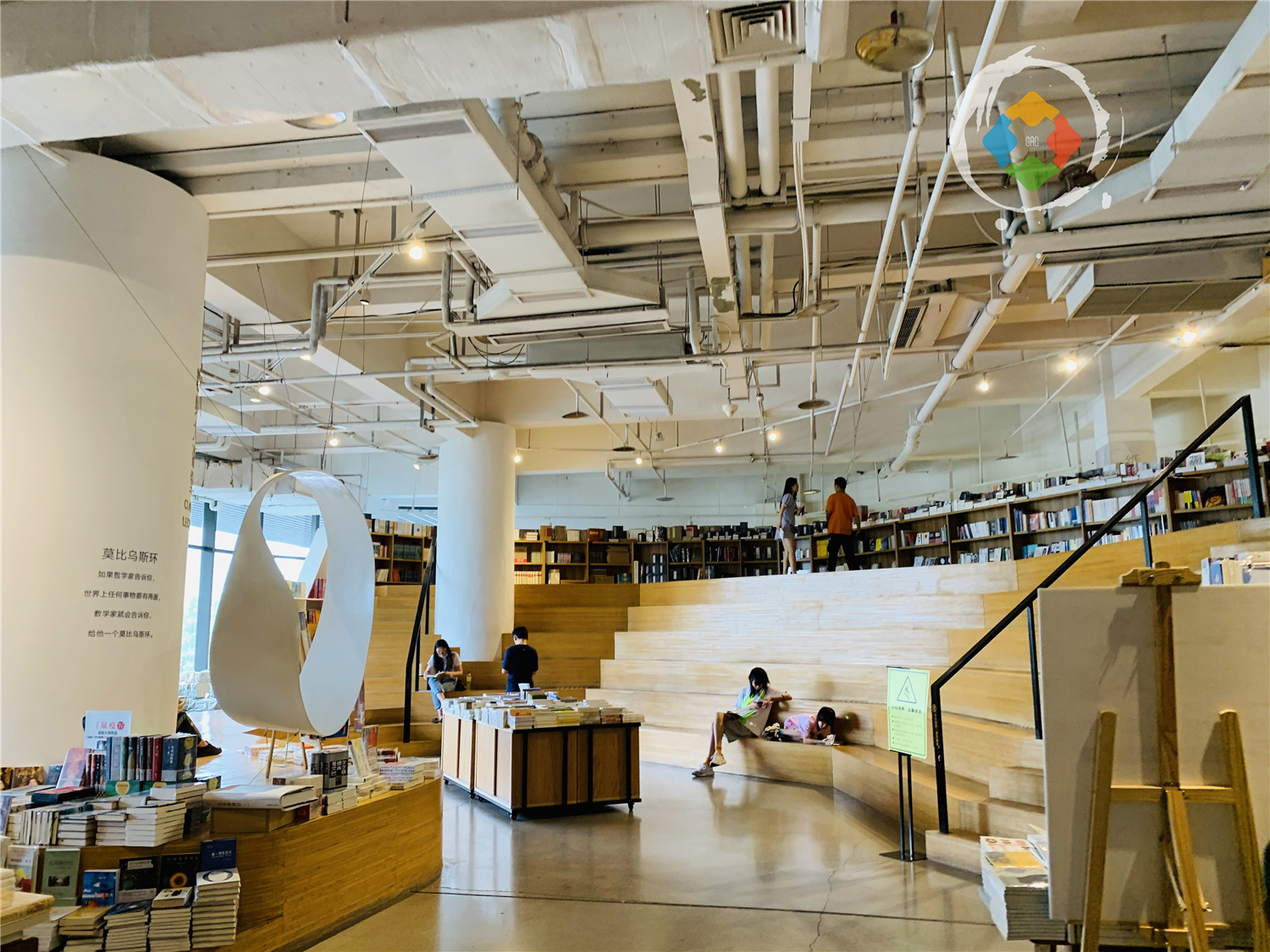 重庆精典书店，从解放碑地下室，到南滨路江景房，依然是最美书店