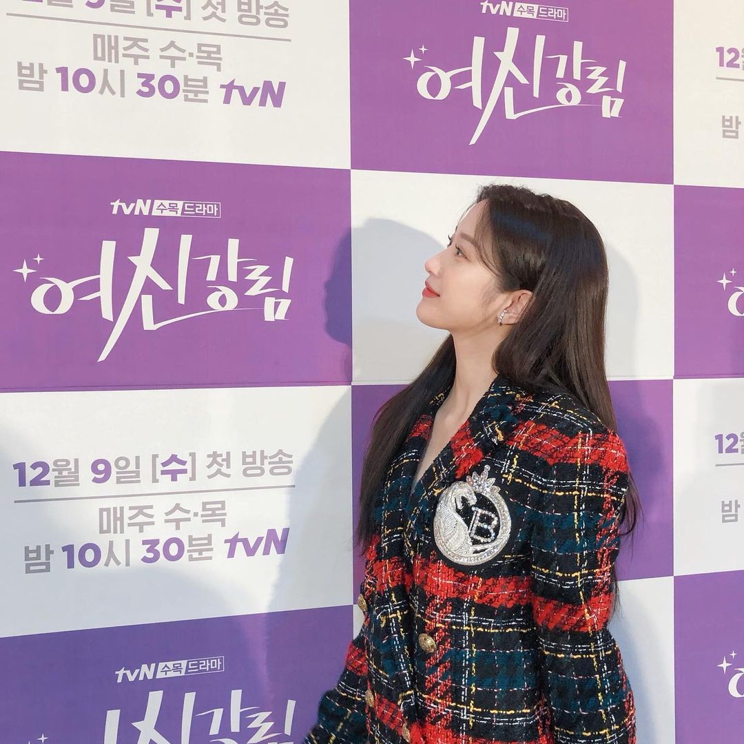 故事内容讲述对女主角任朱静(文佳煐饰)对自己的外貌感到自卑,透过