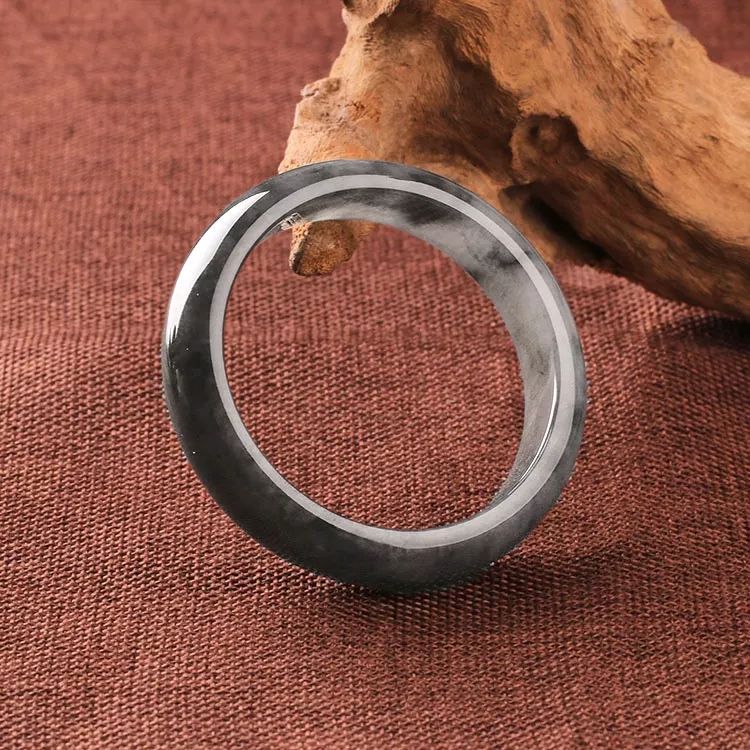 乌鸡种翡翠到底是不是黑马它目前的市场前景如何呢乌鸡种翡翠到底是不