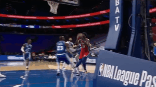 希尔恶犯詹皇？皮尔斯：就像当时詹皇对恩比德