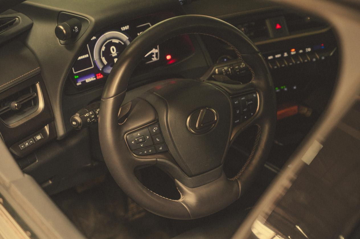 雷克萨斯UX300e，更“静”一步的雷克萨斯