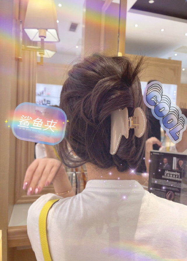 宠妻狂魔！郭富城陪老婆逛街，方媛晒夫妻俩与猫咪合照大秀恩爱