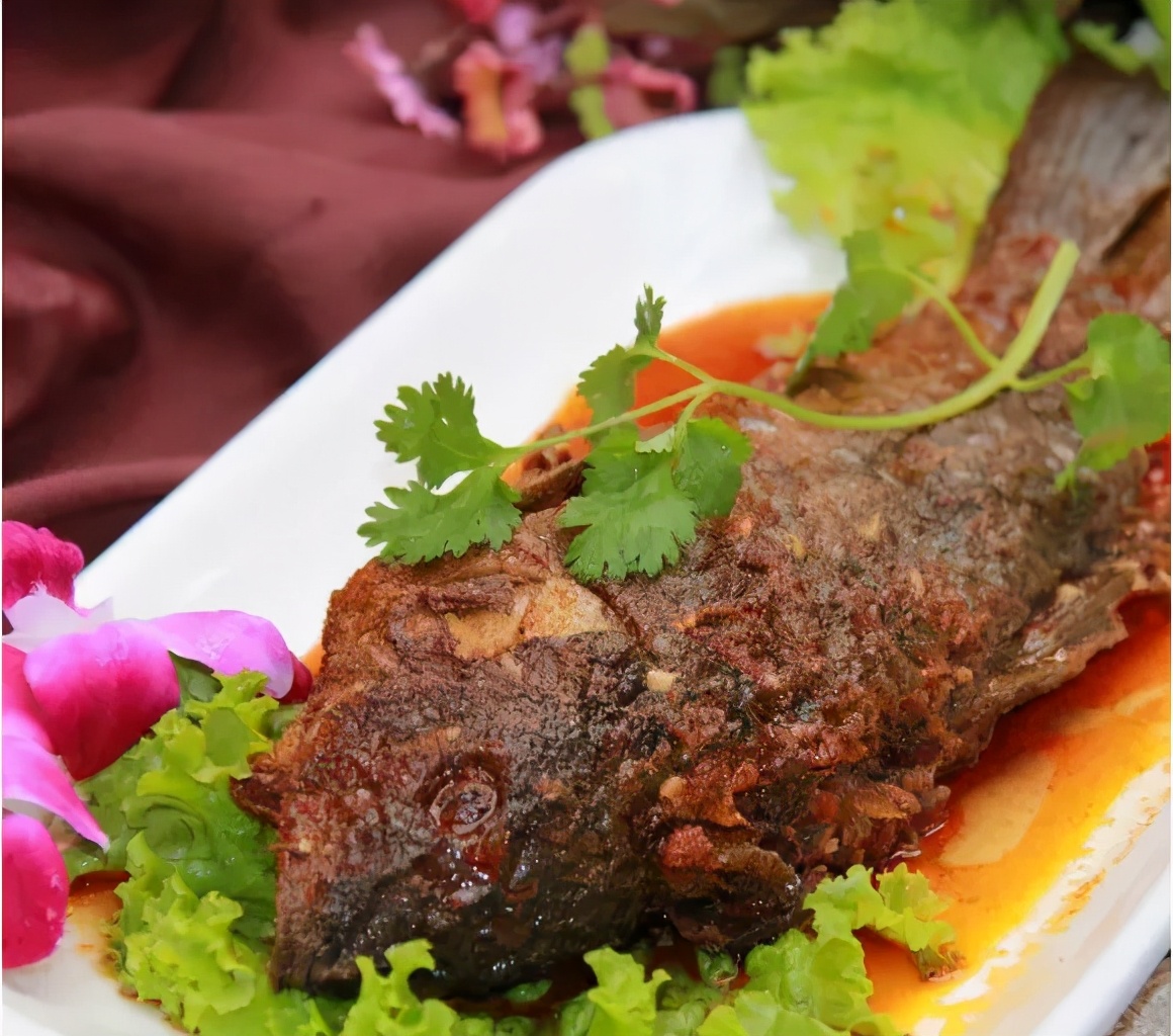 Appreciate the local delicacy of Honghe Prefecture, every dish is mouth ...