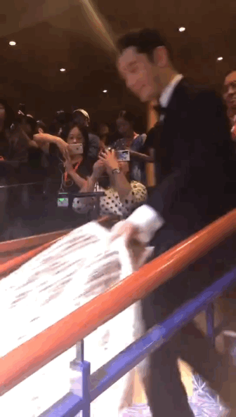 黃曉明43歲生日，兒子第一次為他唱生日歌，甜喊“爸爸我愛你”