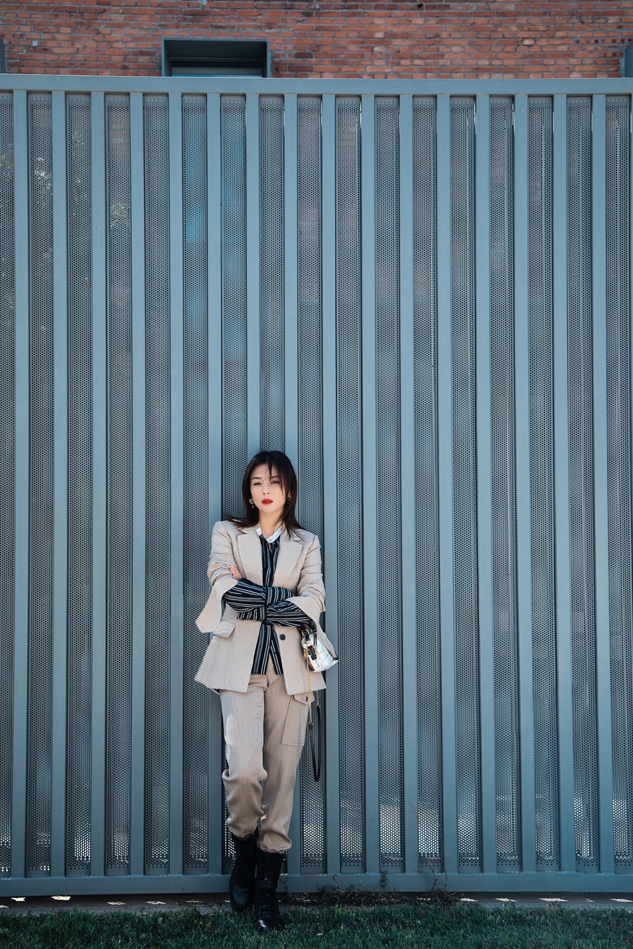 刘涛终于有了新身份，穿亮片西装化身“霸总”