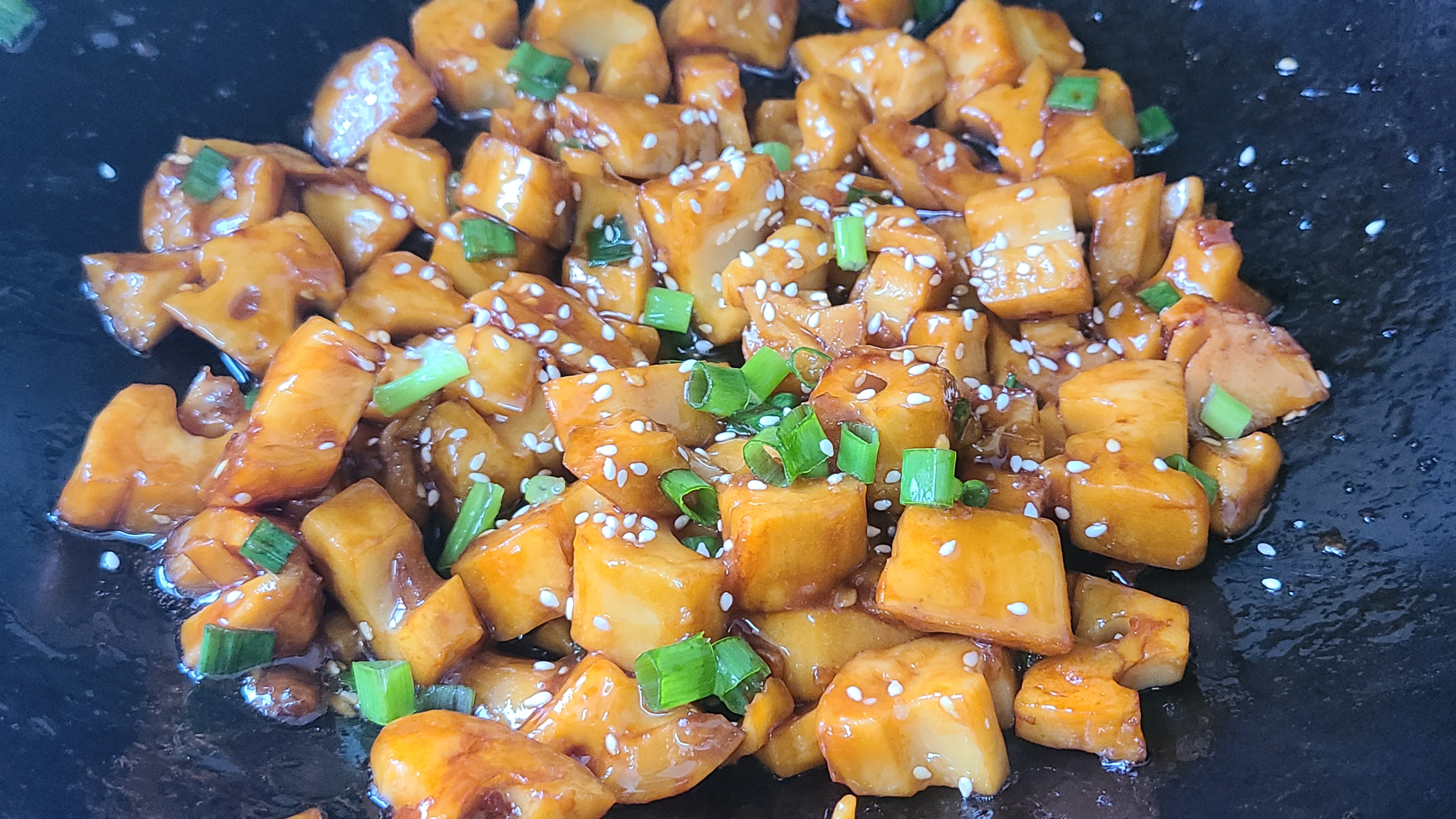 蓮藕的家常做法，不用加肉也很好吃，看著肚子都餓了