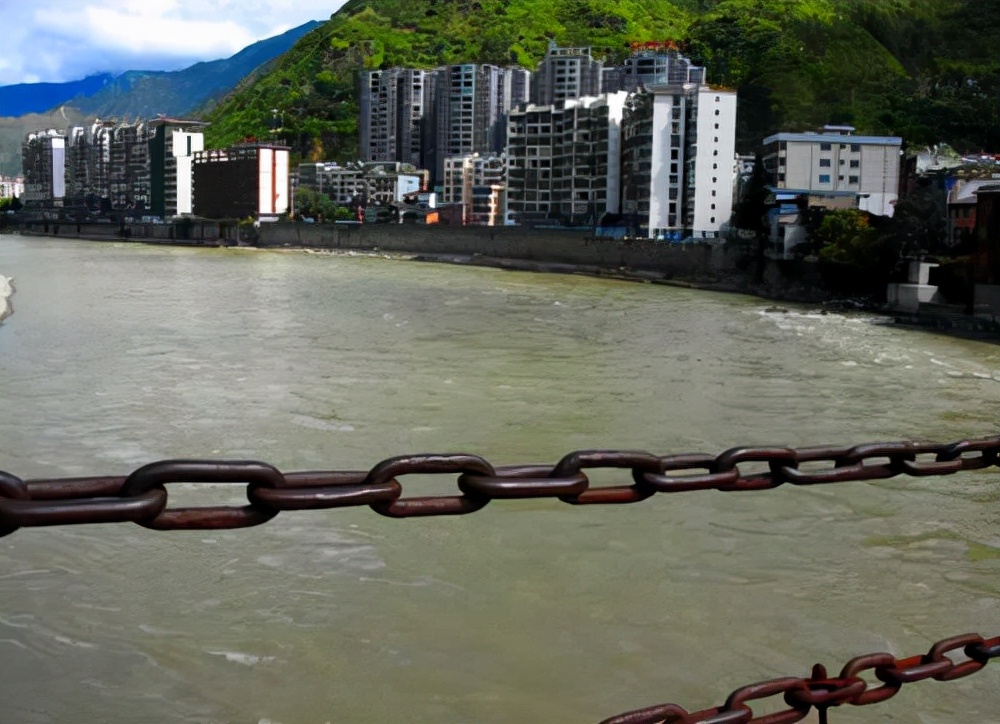 四川旅游：走近泸定桥圆童年电影情结（图）