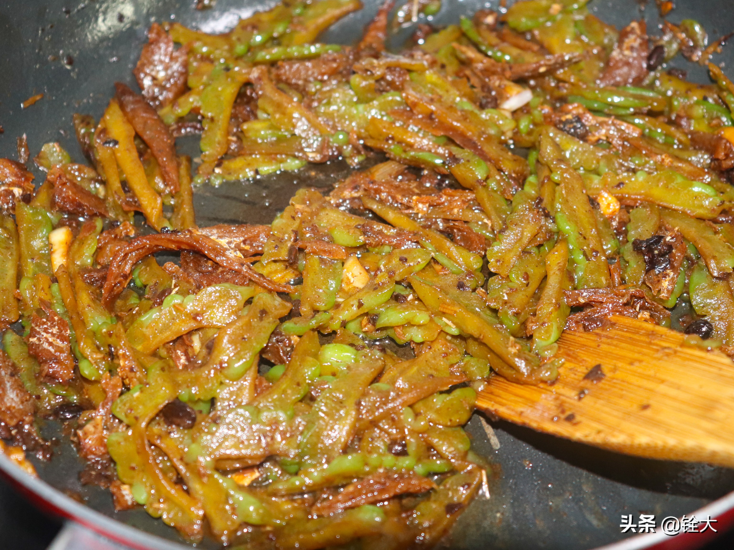 Stirfried tempeh and bitter gourd like this, it is delicious and